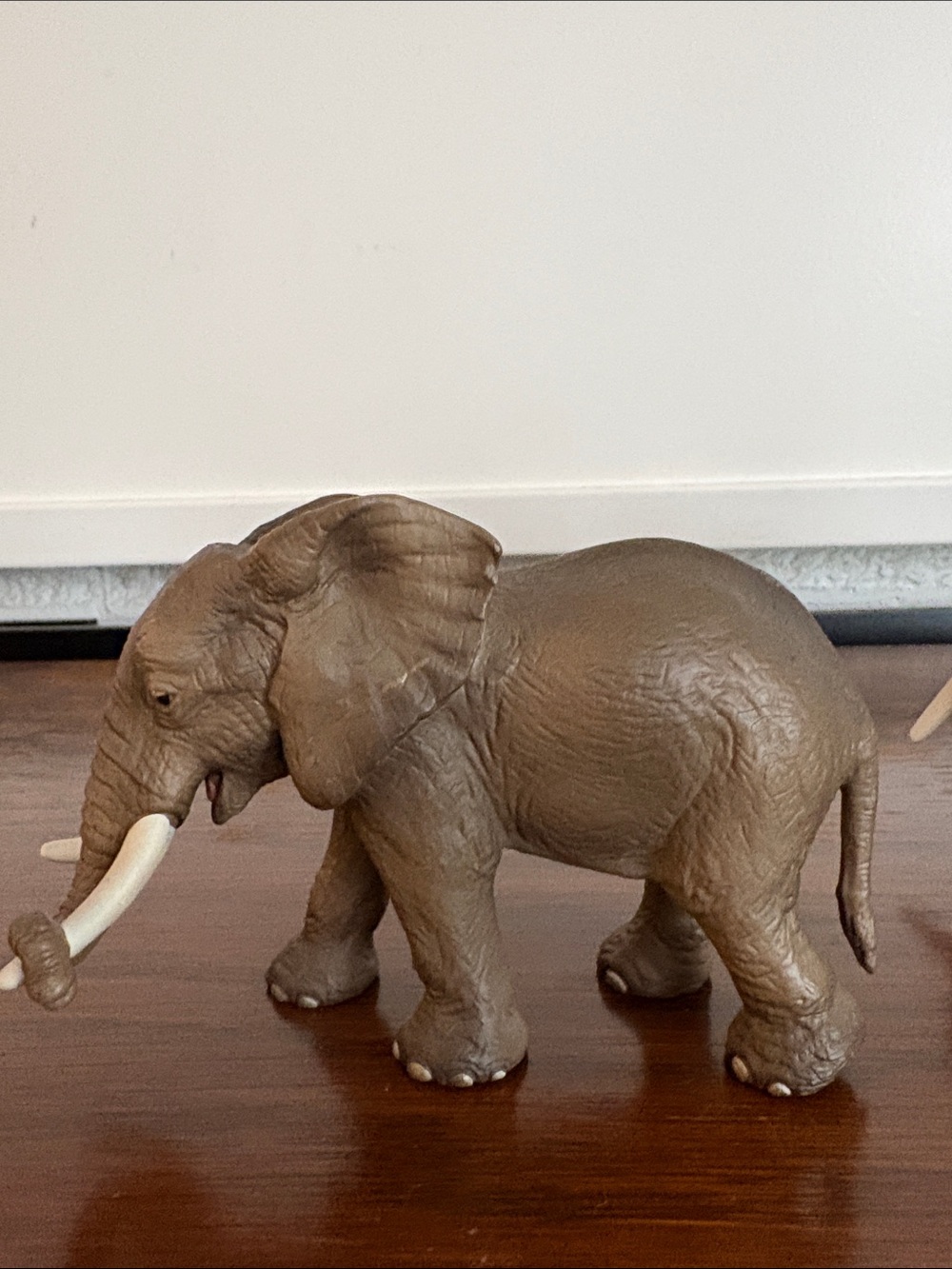 SCHLEICH Safari Animal Figures Elephants, Lion, Giraffe, Zebra - Picture 9 of 15